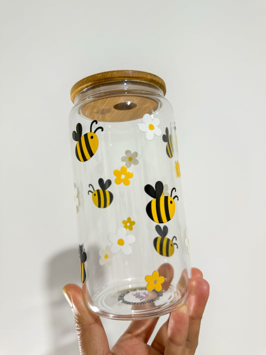 Cute Bees and Daisies Can Cup